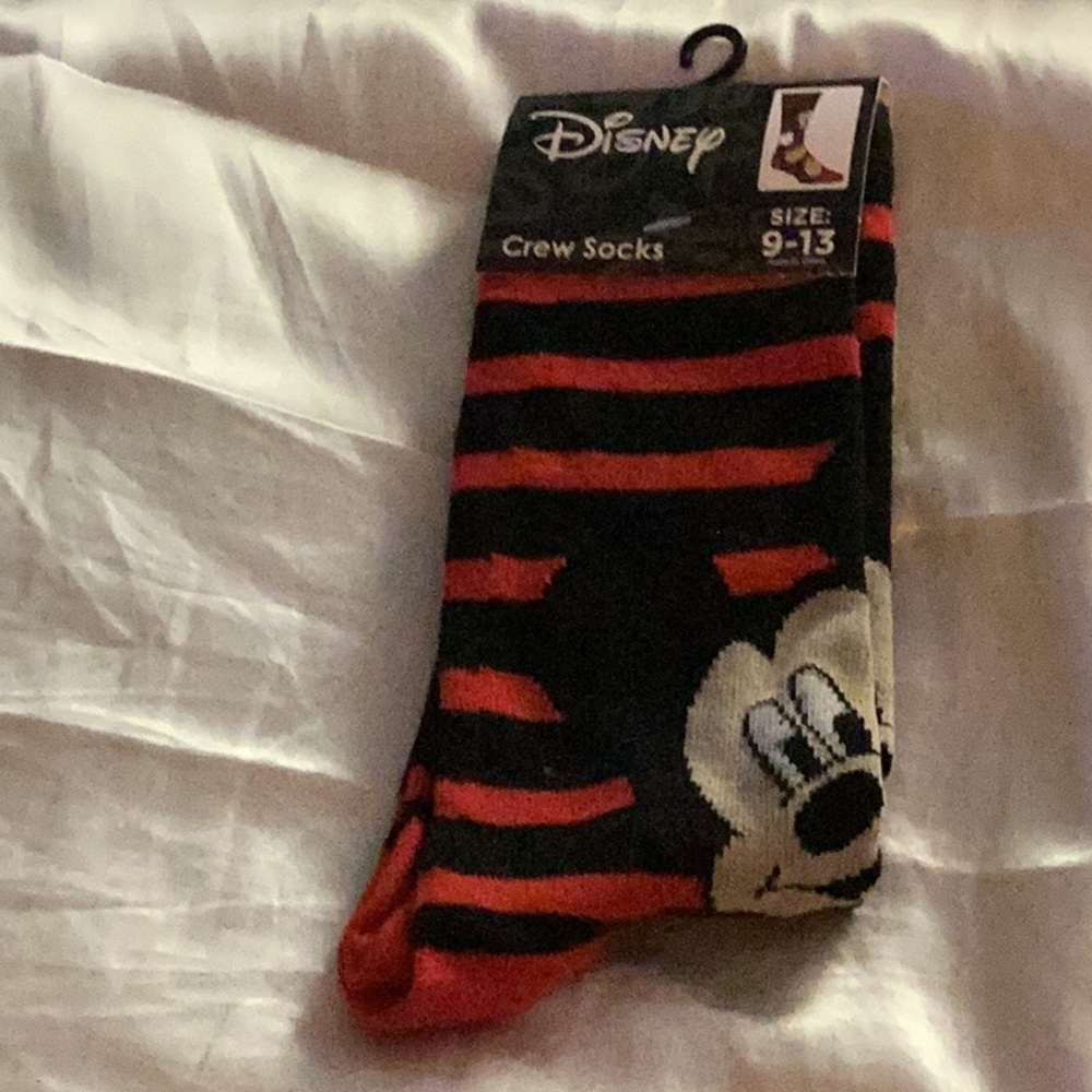 🖤NWT Disney Mickey Mouse Black/Red Crew Socks Size 9–13 Must Have 🖤